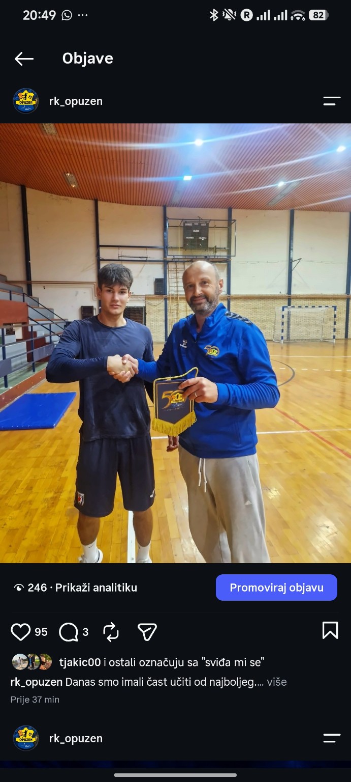 Željko Babić s igračem RK Opuzen u dvorani